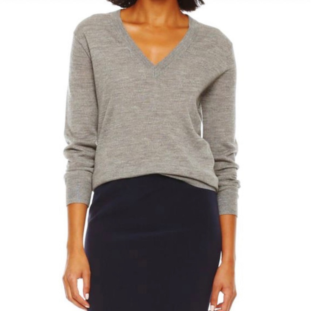 Banana Republic Factory merino wool vneck sweater